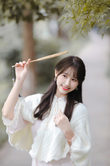 硕大粗长撑裂了小龙女